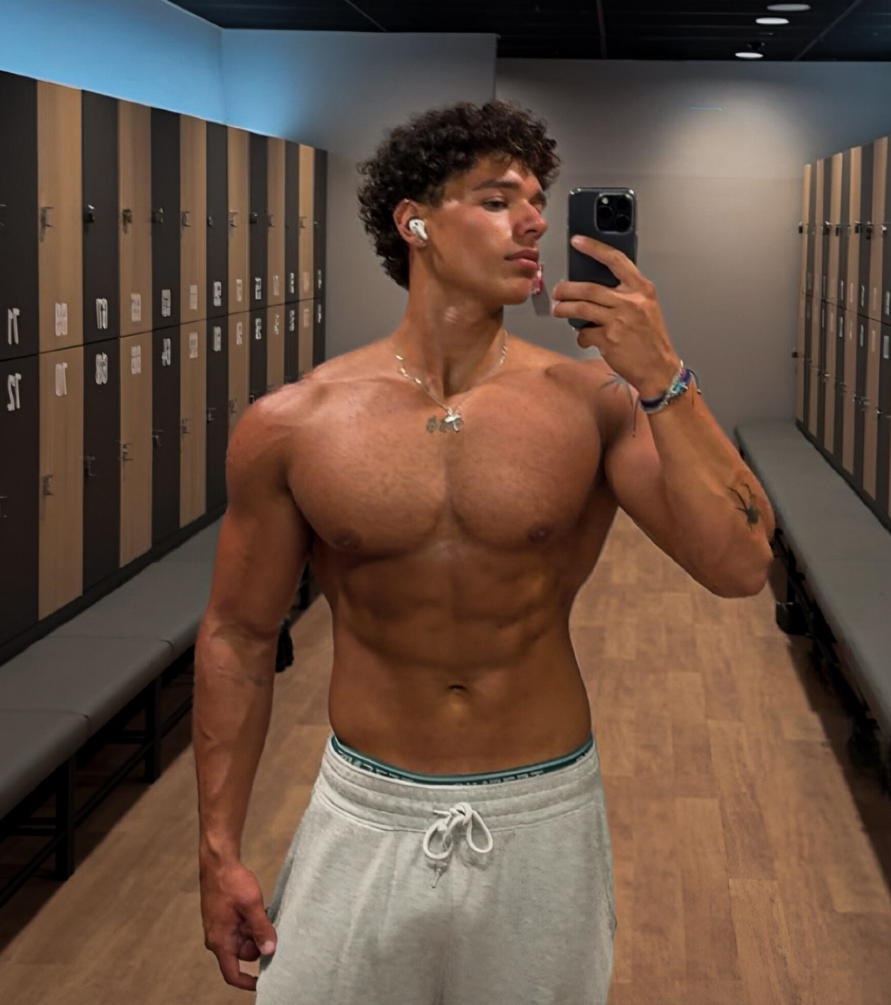 64197E35-5B65-4182-8640-2A865ACC53E1